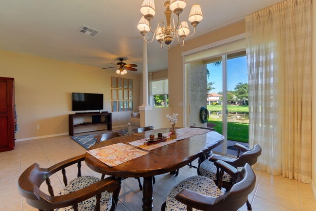 Building Photo - 213 River Bluff Ln