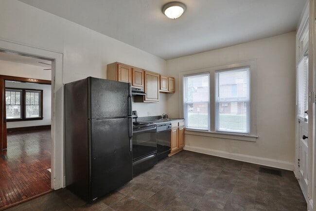 Building Photo - Awesome House for your Large Group - HUGE HOUSE with 3 Floors - 3 Kitchens, 3 Bathrooms, Awesome ...