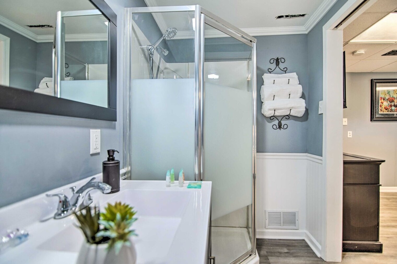 Building Photo - 1003 N Rd