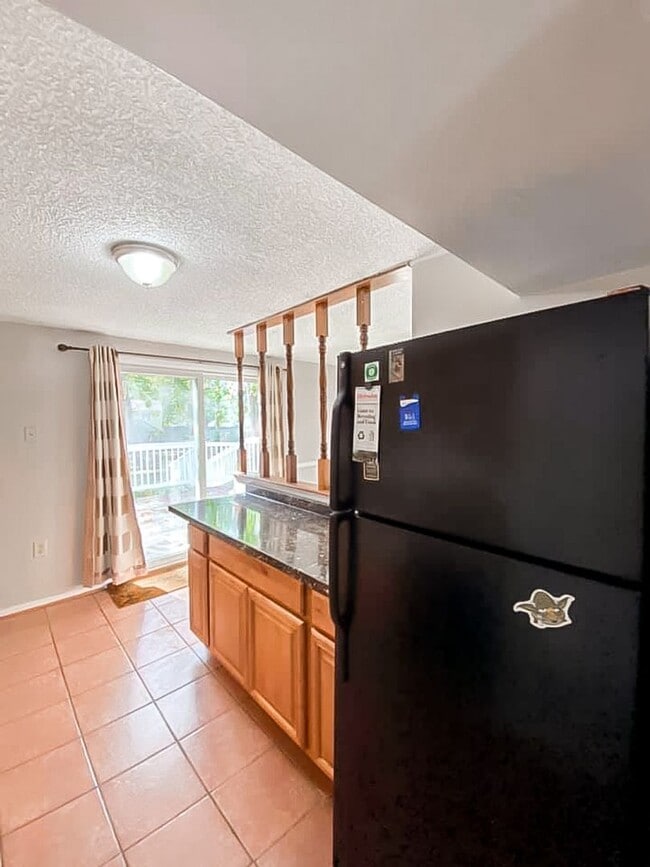 Building Photo - Beautifully Maintained 3 Bed 2 Bath Single...