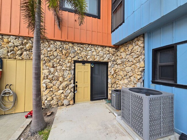 Building Photo - OCEANFRONT FURNISHED ANNUAL ONE BEDROOM ONE BATH