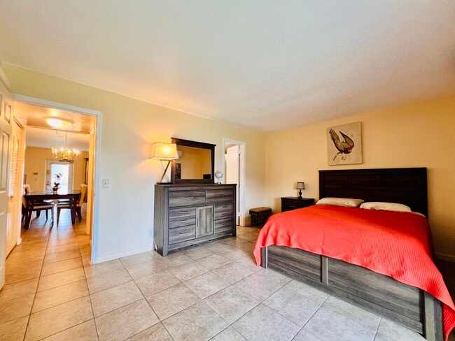 Building Photo - 142 Cambridge F