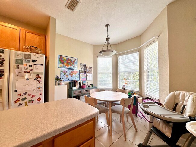 Building Photo - MUST SEE!! 3 bed/2 Bath Town Home! Close to Everything!