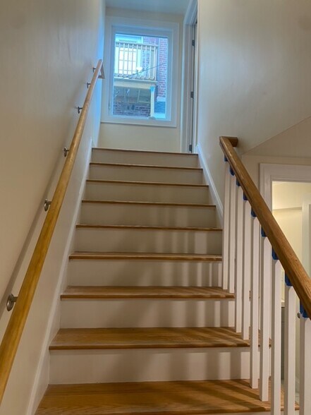 Building Photo - 520 Main St