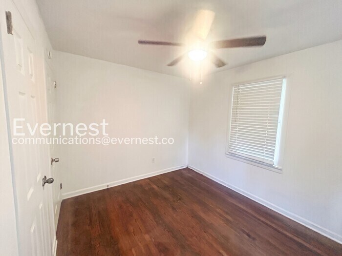 Building Photo - 3119 Lone Oak Ave SW