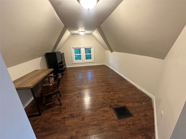 Building Photo - 19 Edwards St