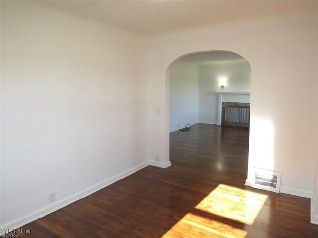 Building Photo - 6424 N Ridge Rd