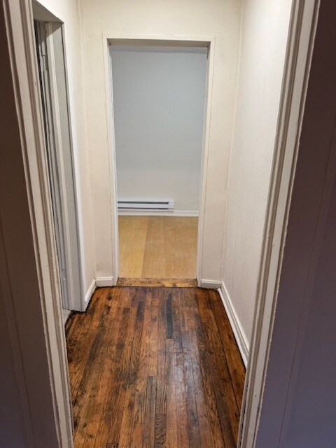 Small hallway - 125 Central Ct