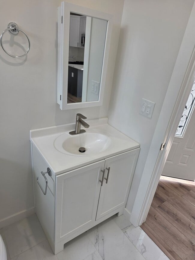 Building Photo - Leasing Only -1020 Dennis Ave