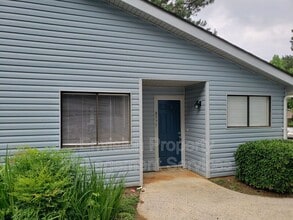 Building Photo - 8577 Pineview Ln