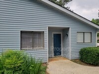 Building Photo - 8577 Pineview Ln