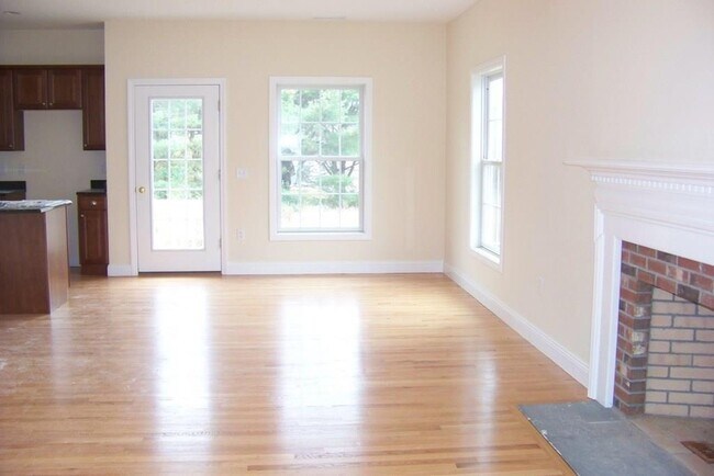 Building Photo - 509 Main St