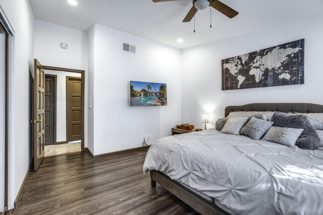 Building Photo - 1233 E Via Escuela