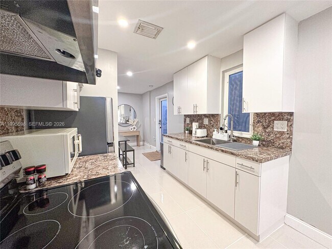 Building Photo - 174 NE 55th St