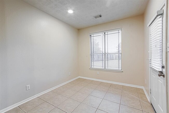 Building Photo - 24503 Jocelyn Park Ct