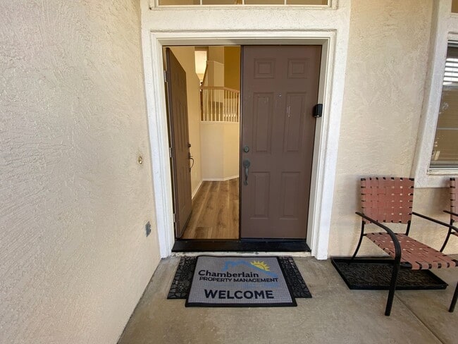 Building Photo - Beautiful Spacious 3BR/2.5BA Located in the Ivey Glenn Community!!