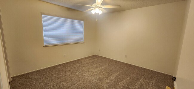 Building Photo - 5929 Lake Crest Way