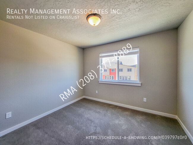 Building Photo - 3104 N Network Ln