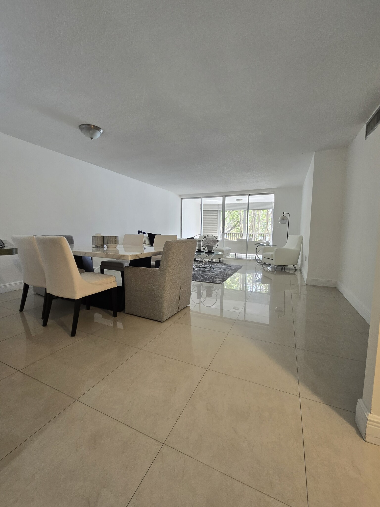 Dinning/livingroom - 1670 NE 191st St