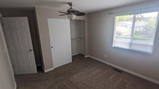 Building Photo - 11712 NE 67th Pl