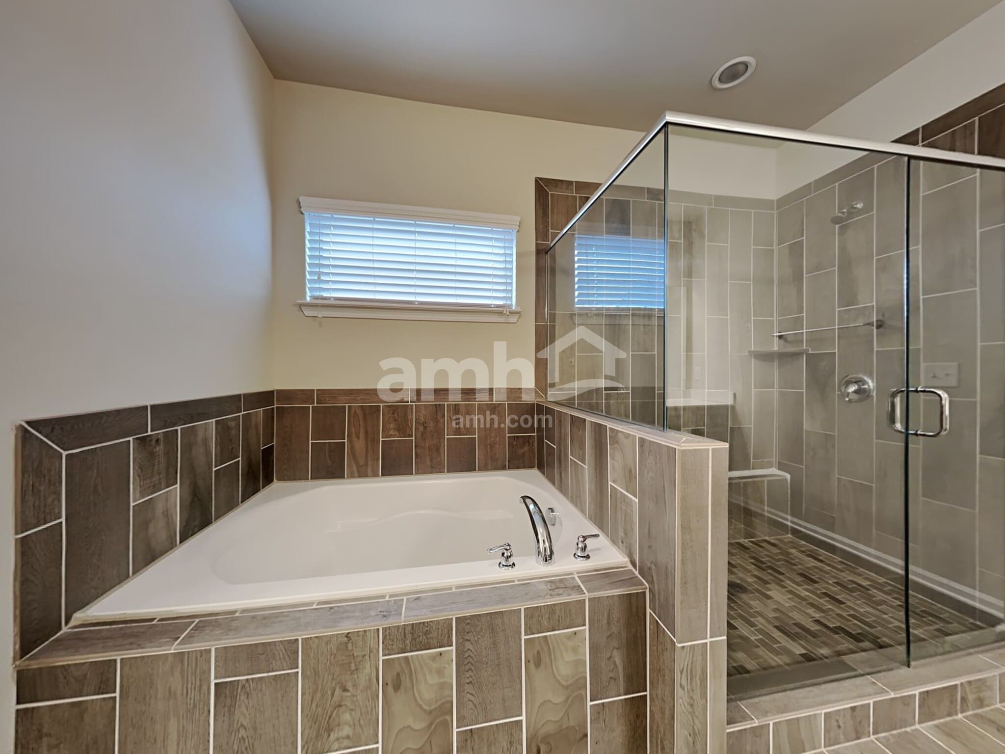 Building Photo - 235 Hickory Pointe Dr