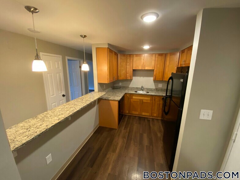 Building Photo - 757 Highland Ave