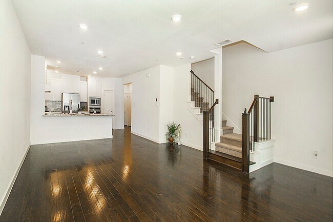Building Photo - 432 Texas Dr