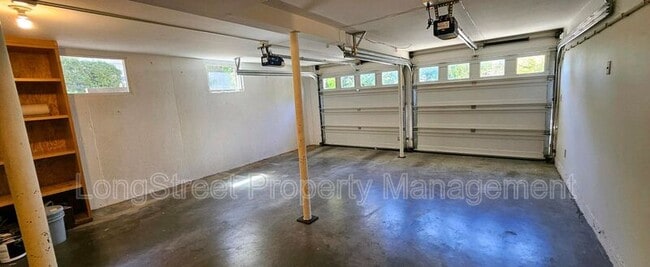 Building Photo - 6910 SW 11th Dr