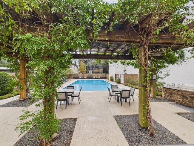 Building Photo - 5001 Woodway Dr