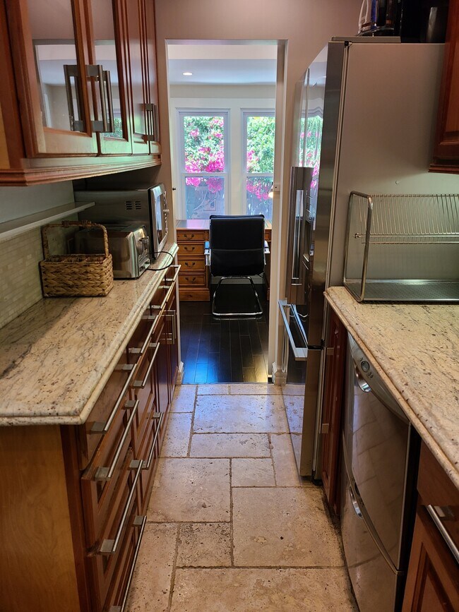 Building Photo - 38 19th Ave