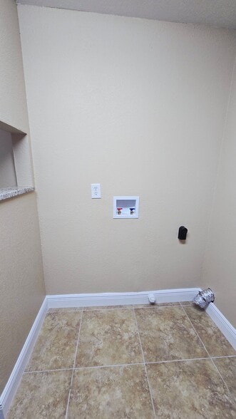 Building Photo - 555 Northlake Blvd