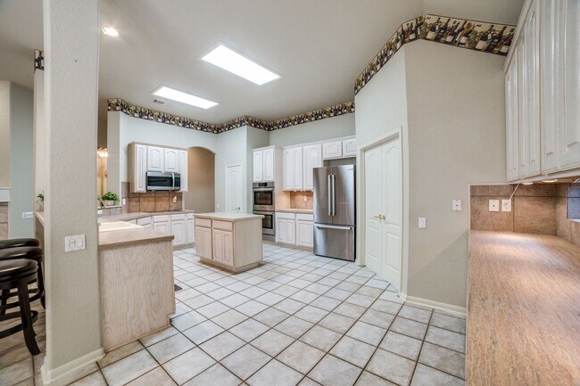 Building Photo - BEAUTIFUL SINGLE-STORY 3-BEDROOM HOME IN S...