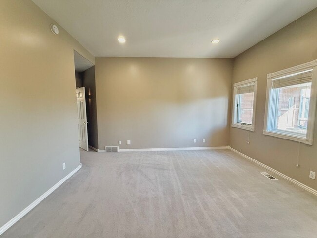 Building Photo - Garden Level in Luxury Home Available Now