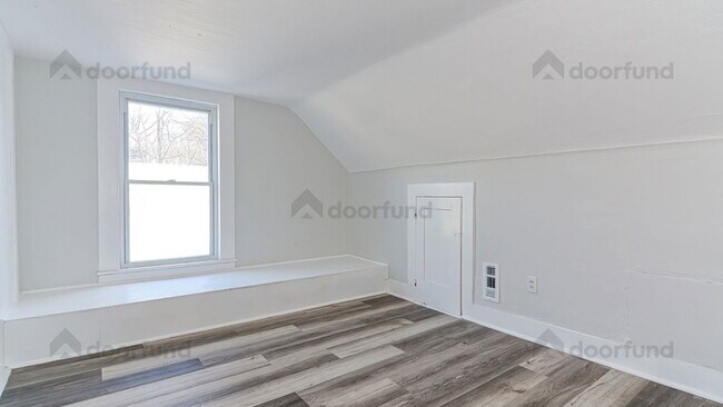 Building Photo - 11 Pleasant St