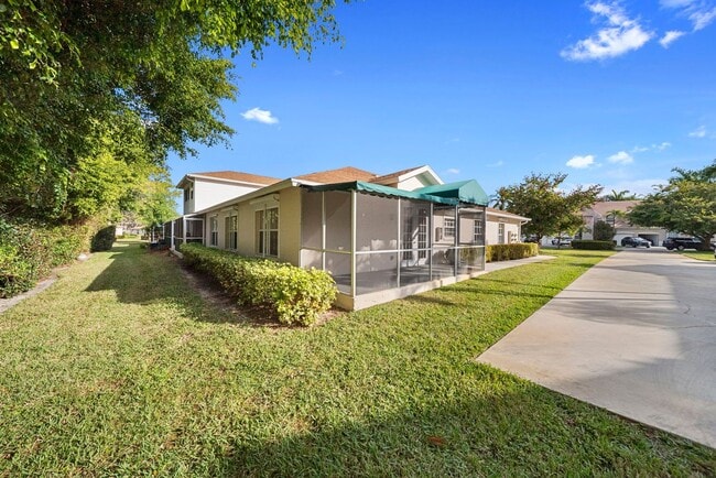 Building Photo - Annual Rental in Briarwood - 3 Bed 2 Bath Condo