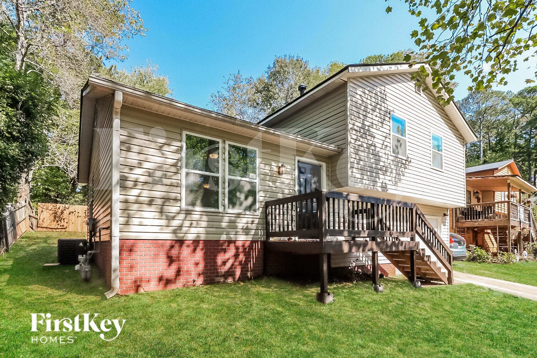 Building Photo - 680 Springhollow Ln SW