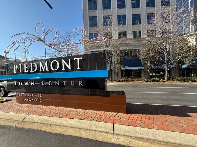 Building Photo - 4620 Piedmont Row Dr