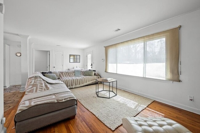 Building Photo - 414 Charles Pl