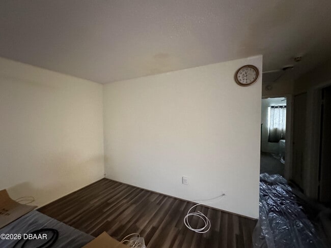 Building Photo - 400 Oakridge Blvd