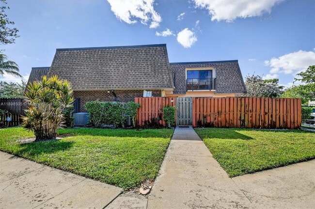 Building Photo - 2913 SW 22nd Cir