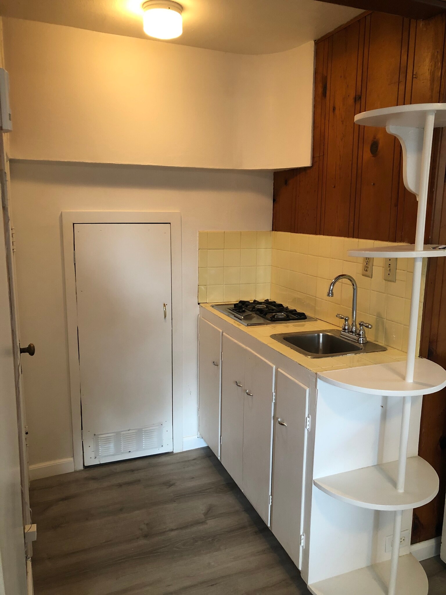 Kitchenette - 2749 Kinney Dr