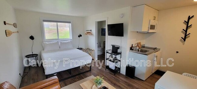 Building Photo - 923 E Central Entrance