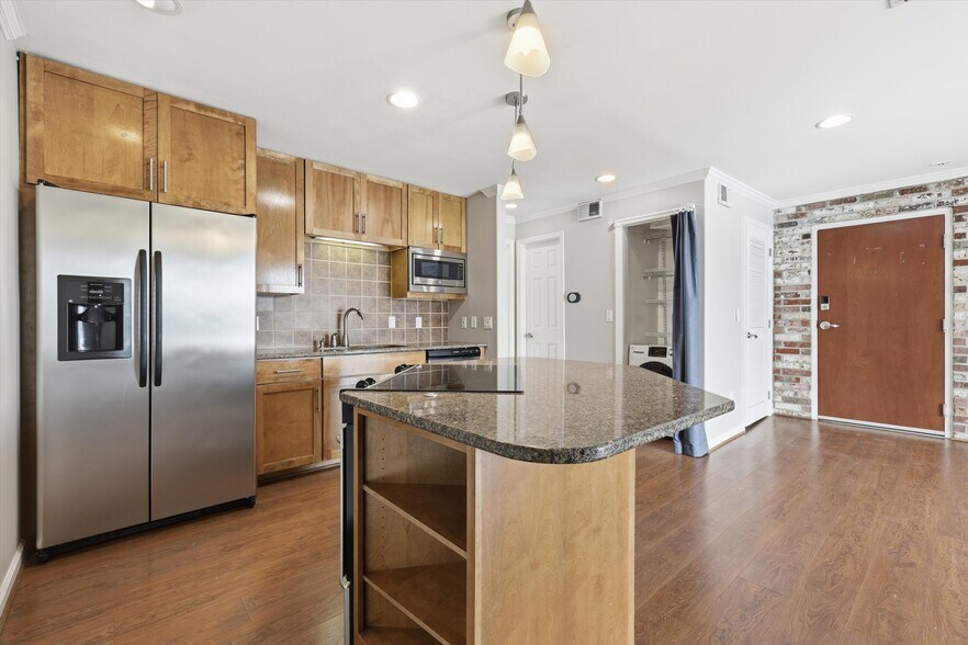 Building Photo - 5000 Baltimore Ave