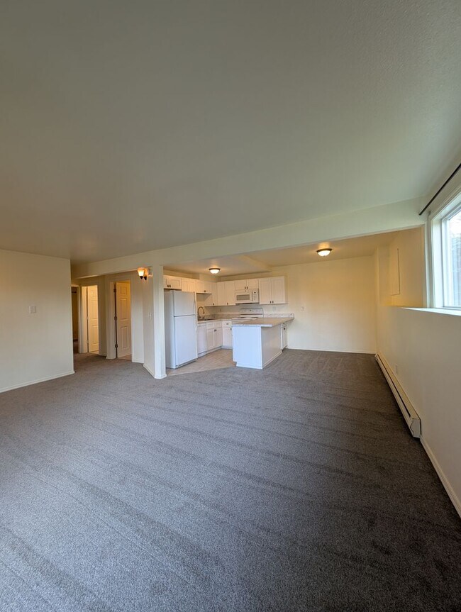 Building Photo - Ianev