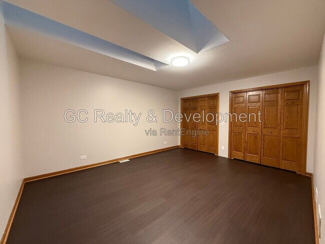 Building Photo - 319 Dee Ct