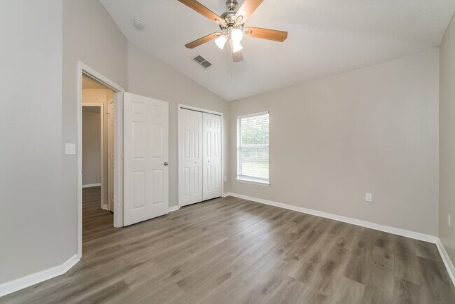 Building Photo - 1323 Dover Dr