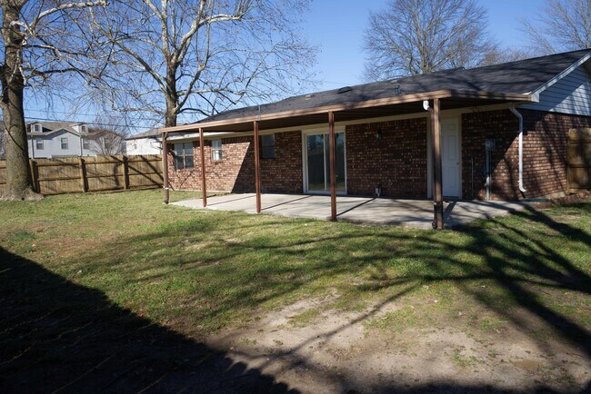 Building Photo - 1690 Henegar Dr