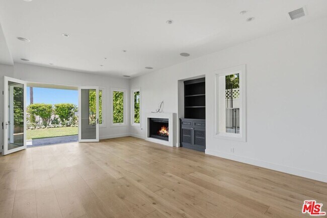 Building Photo - 16802 Cll De Sarah