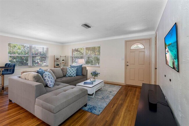 Building Photo - 2201 Park St N