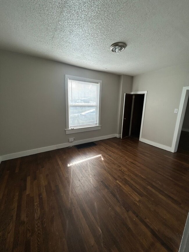 Building Photo - 201 N 16 St